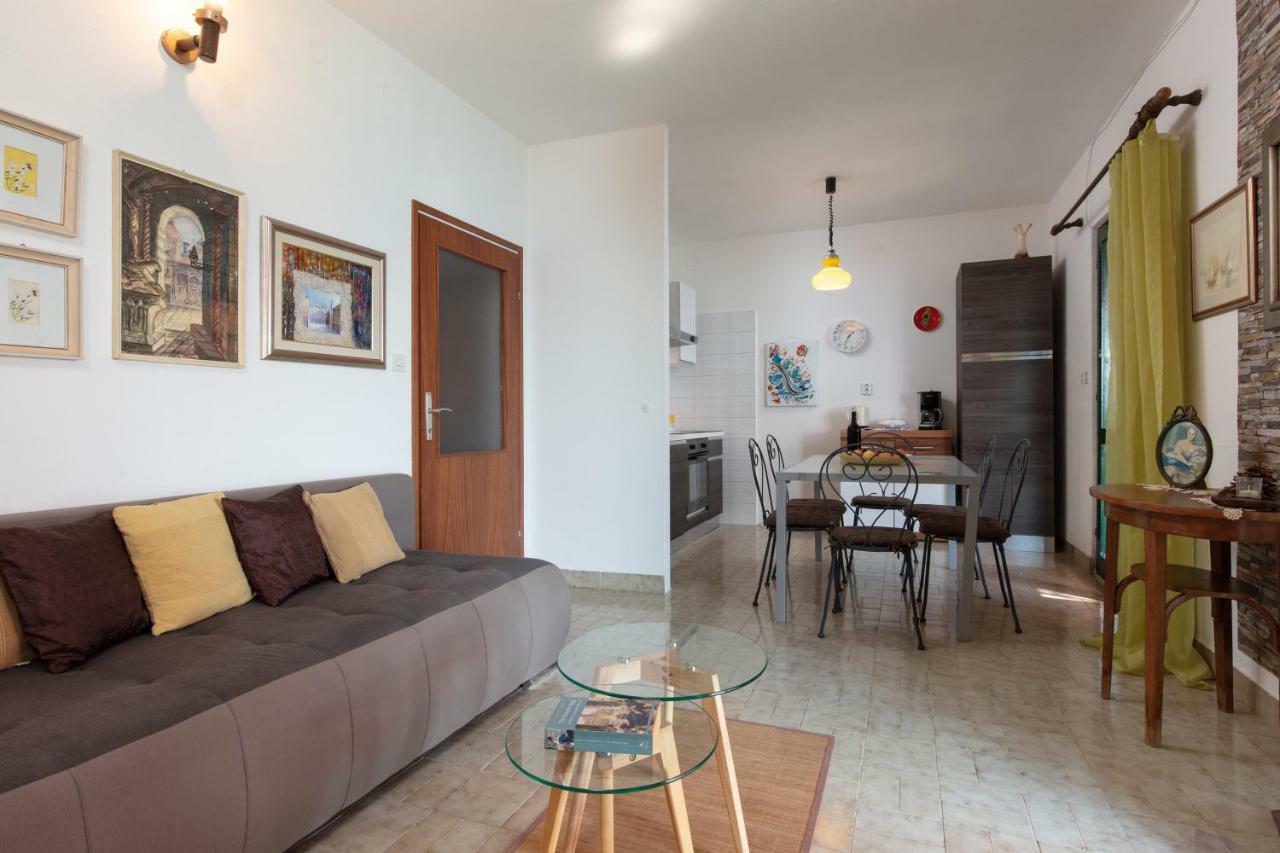 Holiday Home Barbara Trogir Kültér fotó
