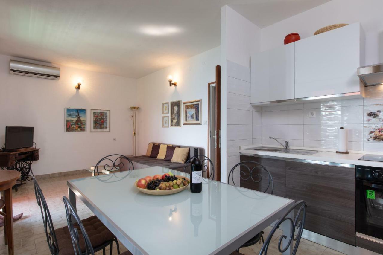 Holiday Home Barbara Trogir Kültér fotó
